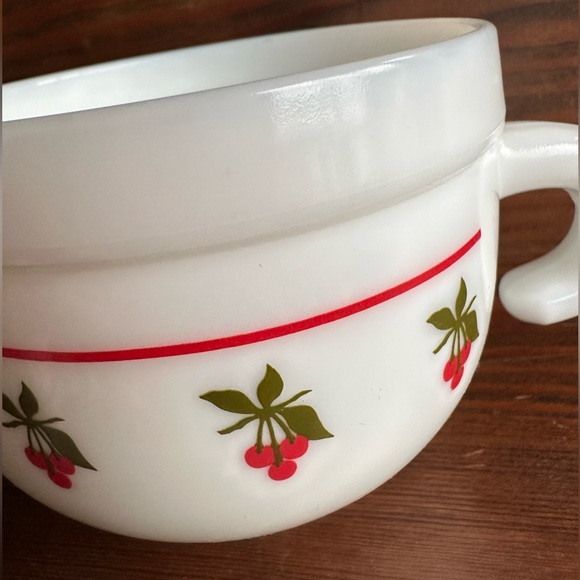 Milk glass mistletoe mug - Picture 4 of 7
